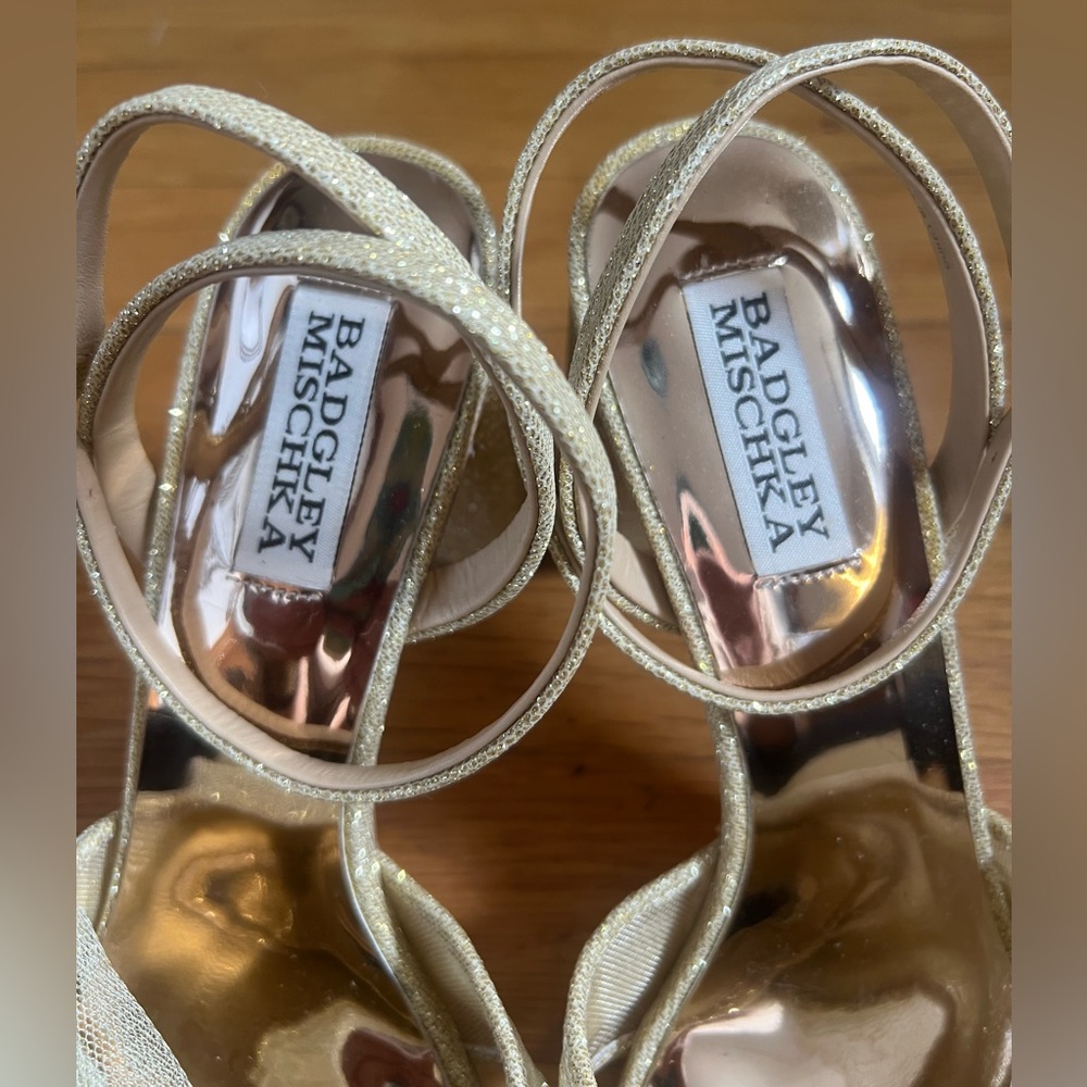 ๐ BADGLEY MISCHKA Tess Block Heel Sandals Tulle Bow Leather Sole Gold Size 7.5 - Picture 5 of 11